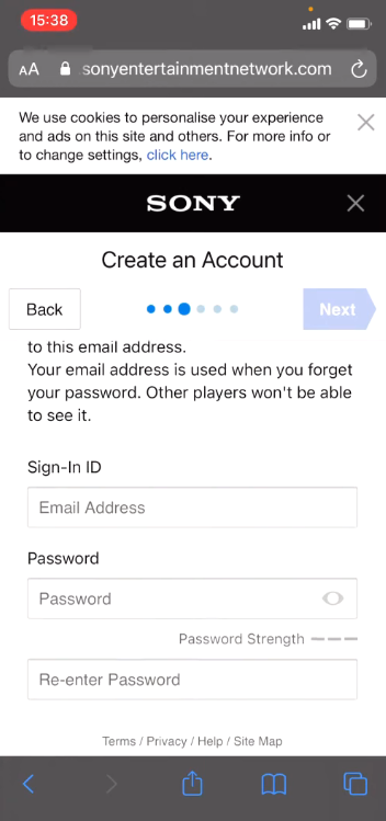 گام 5: در این گام از ساخت اکانت PS5، یک آدرس ایمیل معتبر وارد کنید. در مستطیل Password، یک رمز عبور انتخاب کنید. دقت کنید که این رمز عبور باید حداقل 8 کاراکتر باشد. دو کاراکتر، باید حتما عدد، حرف و علائم باشند. در مستطیل Confirm Password، رمز عبور خود را تکرار کنید. 