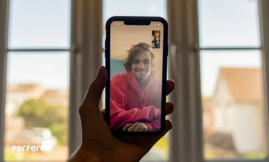 محو پسزمینه FaceTime آیفون