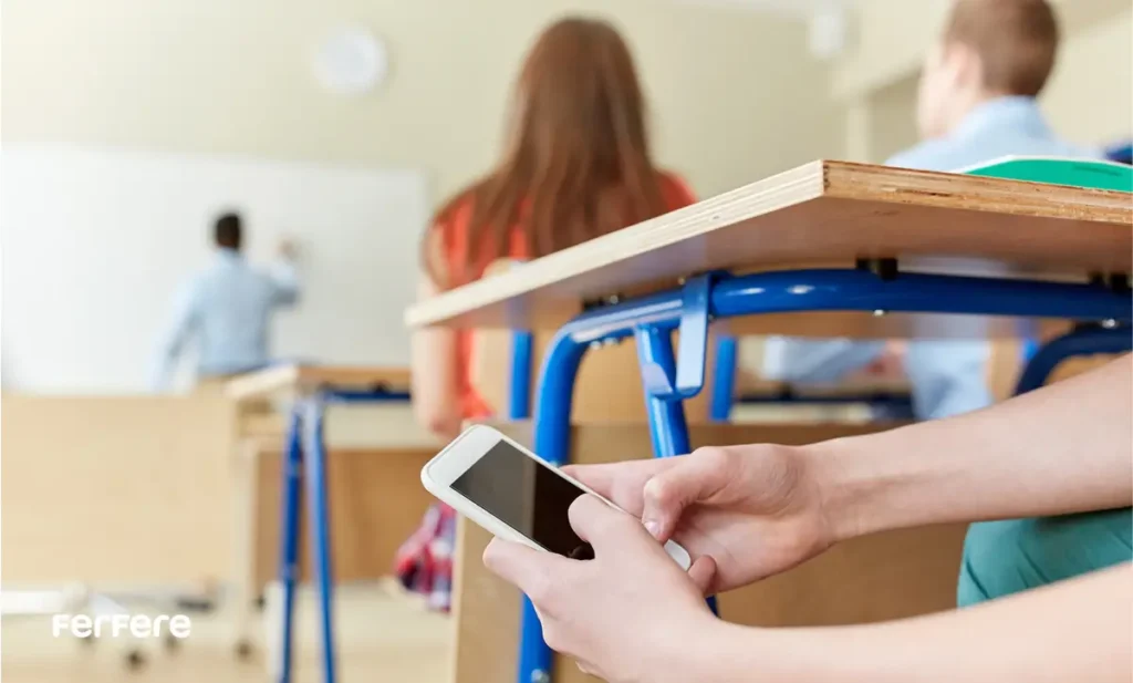 مزایا و معایب گوشی برای دانش آموزان