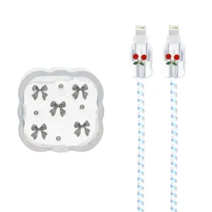 نمایش جزئیات ست سیلیکونی عروسکی محافظ کابل و شارژر اپل 20 وات طرح آلبالو و پاپیون